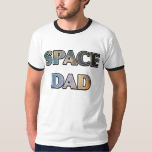 宇宙のパパの星雲のデザインのティー Tシャツ