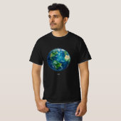 宇宙の中の地球の絵 Tシャツ (正面フル)