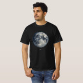 宇宙の中の月の絵 Tシャツ (正面フル)