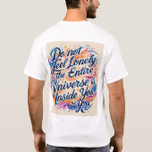 宇宙の中：神秘的なタトゥーアート Tシャツ (裏面)