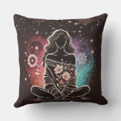 宇宙の夢の中の穏やかなフローラ クッション (裏面)