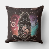 宇宙の夢の中の穏やかなフローラ クッション (正面)