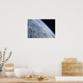 宇宙の暗黒に対する地球の地平線 ポスター (キッチン)