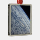 宇宙の暗黒に対する地球の地平線 メタルオーナメント (右)