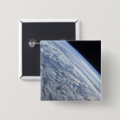 宇宙の暗黒に対する地球の地平線 缶バッジ (正面&裏面)