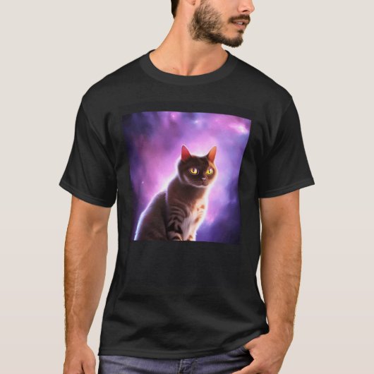 宇宙の猫と紫色の銀河 Tシャツ (正面)