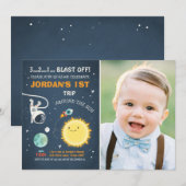 宇宙の誕生日の招待状のロケットの宇宙飛行士 招待状 (正面/裏面)