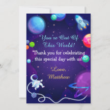 宇宙の赤ちゃんが青い宇宙飛行士の惑星にシャワーを浴びる