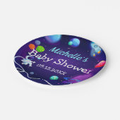 宇宙の赤ちゃんが青い宇宙飛行士の惑星にシャワーを浴びる ペーパープレート (アングル)