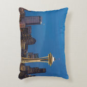 宇宙の針および都心のシアトル アクセントクッション (正面(垂直))