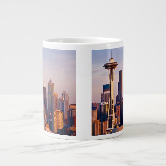 宇宙の針はシアトルの薄暗がりにタワーです ジャンボコーヒーマグカップ (正面)