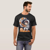 宇宙の食べピザの宇宙飛行士 Tシャツ (正面フル)