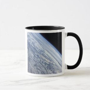 宇宙の黒さに対する地球の地平線 マグカップ