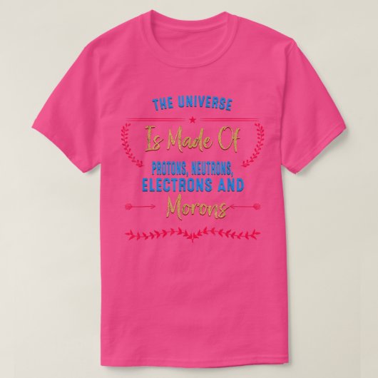 宇宙は作られている – 科学ユーモア引用文おもしろい Tシャツ (デザイン正面)
