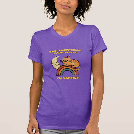 宇宙は待て、私は昼寝中 かわいい猫 Tシャツ (正面)
