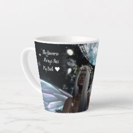 宇宙は私の背中の妖精12ozを持っている。カフェラテマグ カフェラテマグ