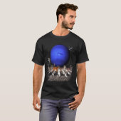 宇宙を歩く猫 猫 宇宙飛行士 海王星 Tシャツ (正面フル)