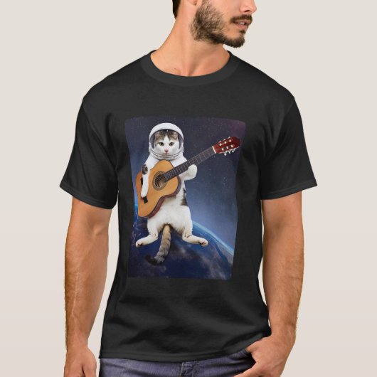 宇宙を漂うギターを弾く宇宙飛行士猫 Tシャツ (正面)
