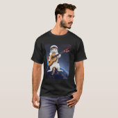 宇宙を漂うギターを弾く宇宙飛行士猫 Tシャツ (正面フル)