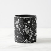 宇宙を背景にした骸骨 マグカップ (中央)