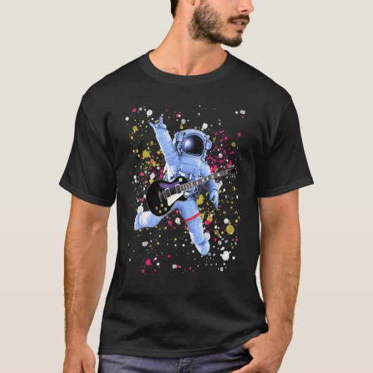 宇宙を飛ぶロックスタールの宇宙飛行士ギタリスト Tシャツ (正面)