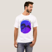 宇宙を飛ぶ翼のある人物Tシャツ Tシャツ (正面フル)