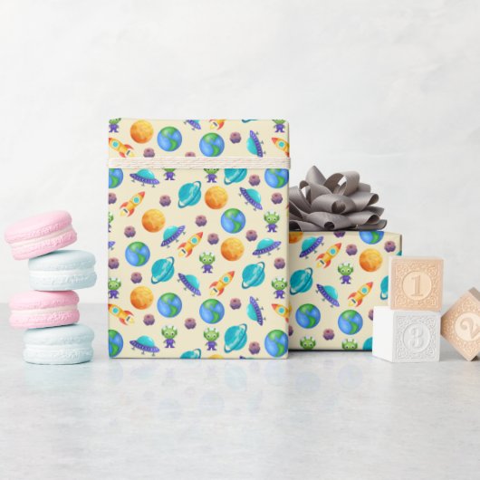 宇宙エクスプローラー淡い色のオン黄 ラッピングペーパー (ベビーシャワー)