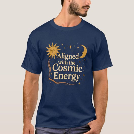 宇宙エネルギーと調和するボヘミアン風天体デザイン Tシャツ (正面)