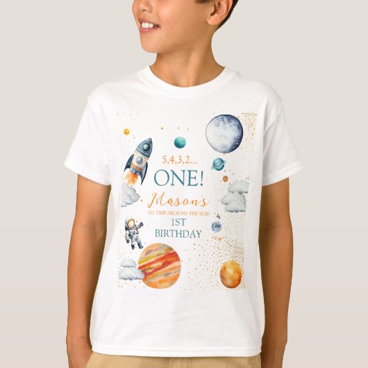宇宙オデッセイ誕生日ファーストボーイ Tシャツ (正面)