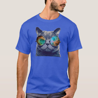 宇宙ガラスのTシャツを持つ猫 Tシャツ