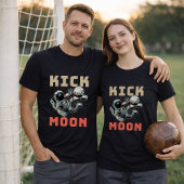 宇宙サッカー 月蹴る宇宙飛行士ジョーク Tシャツ