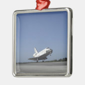 宇宙シャトルアトランティスが滑走路33に接近 メタルオーナメント (左)