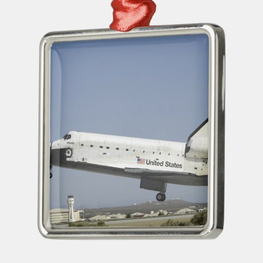宇宙シャトルアトランティスが着陸の準備をする メタルオーナメント (左)