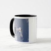 宇宙シャトルアトランティスとロシアの宇宙船 マグカップ (正面左)