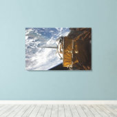 宇宙シャトルアトランティスのペイロードベイをバックドロップ キャンバスプリント (インサイチュ (ウッドフロア))