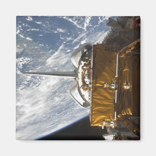 宇宙シャトルアトランティスのペイロードベイをバックドロップ マグネット (正面)