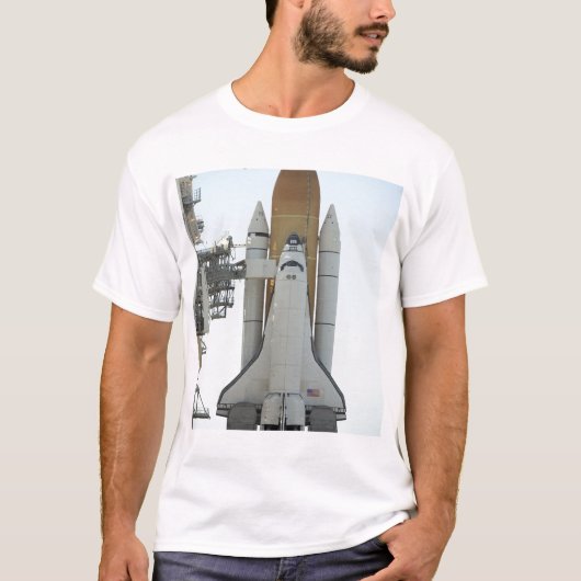 宇宙シャトルアトランティスは発射台に座る Tシャツ (正面)