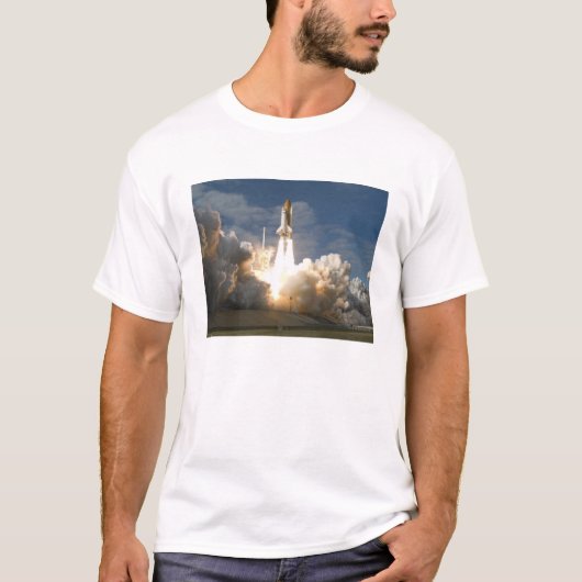宇宙シャトルアトランティスは24をリフト Tシャツ (正面)