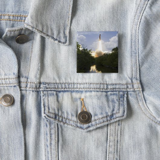 宇宙シャトルアトランティスは26をリフト 缶バッジ (インサイチュ)