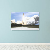 宇宙シャトルアトランティスは28をリフト キャンバスプリント (インサイチュ (ウッドフロア))