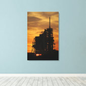 宇宙シャトルアトランティスを発射台に キャンバスプリント (インサイチュ (ウッドフロア))