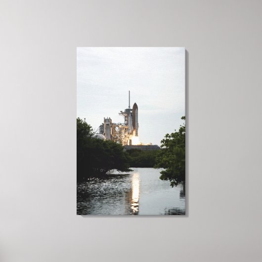 宇宙シャトルエンデバーが離陸する キャンバスプリント (正面)