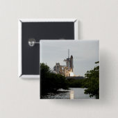 宇宙シャトルエンデバーが離陸する 缶バッジ (正面&裏面)