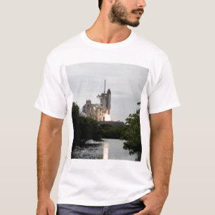 宇宙シャトルエンデバーが離陸 Tシャツ