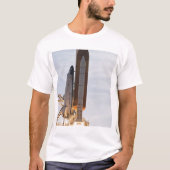 宇宙シャトルエンデバーが2をリフト Tシャツ (正面)