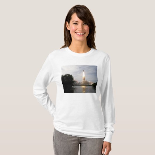 宇宙シャトルエンデバーが4をリフト Tシャツ (正面フル)