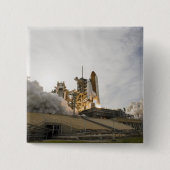 宇宙シャトルエンデバーが5をリフト 缶バッジ (正面)