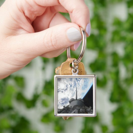 宇宙シャトルエンデバーのペイロードベイ2 キーホルダー (手)