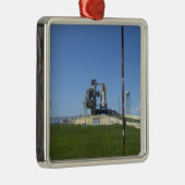 宇宙シャトルエンデバーは風車で囲まれている メタルオーナメント (右)