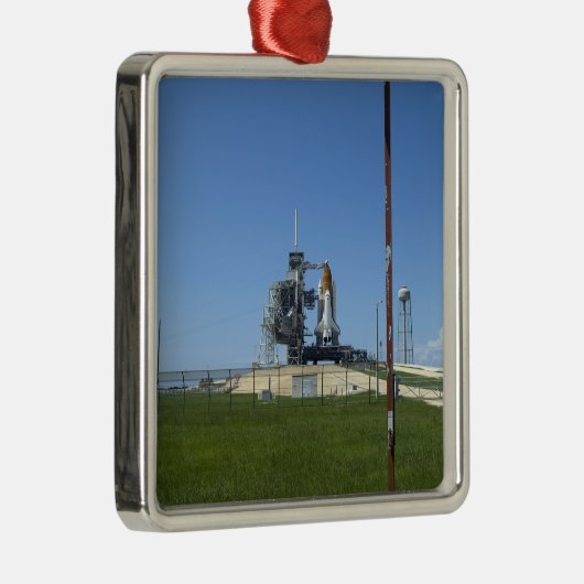 宇宙シャトルエンデバーは風車で囲まれている メタルオーナメント (右)